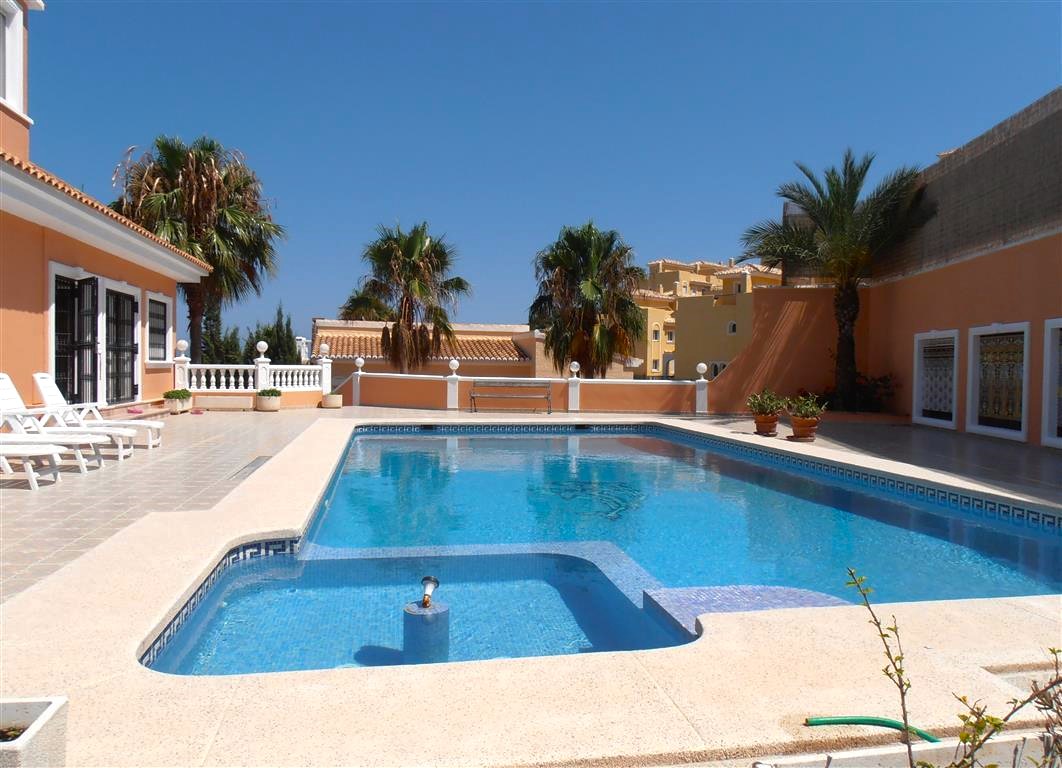 Spacieuse Villa Méditerranéenne avec Vue sur la Mer à Maryvilla Calpe