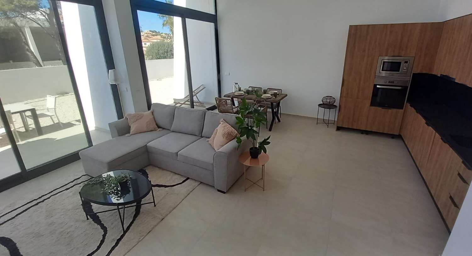 Modernos Chalets Pareados en Calpe con Vistas Abiertas