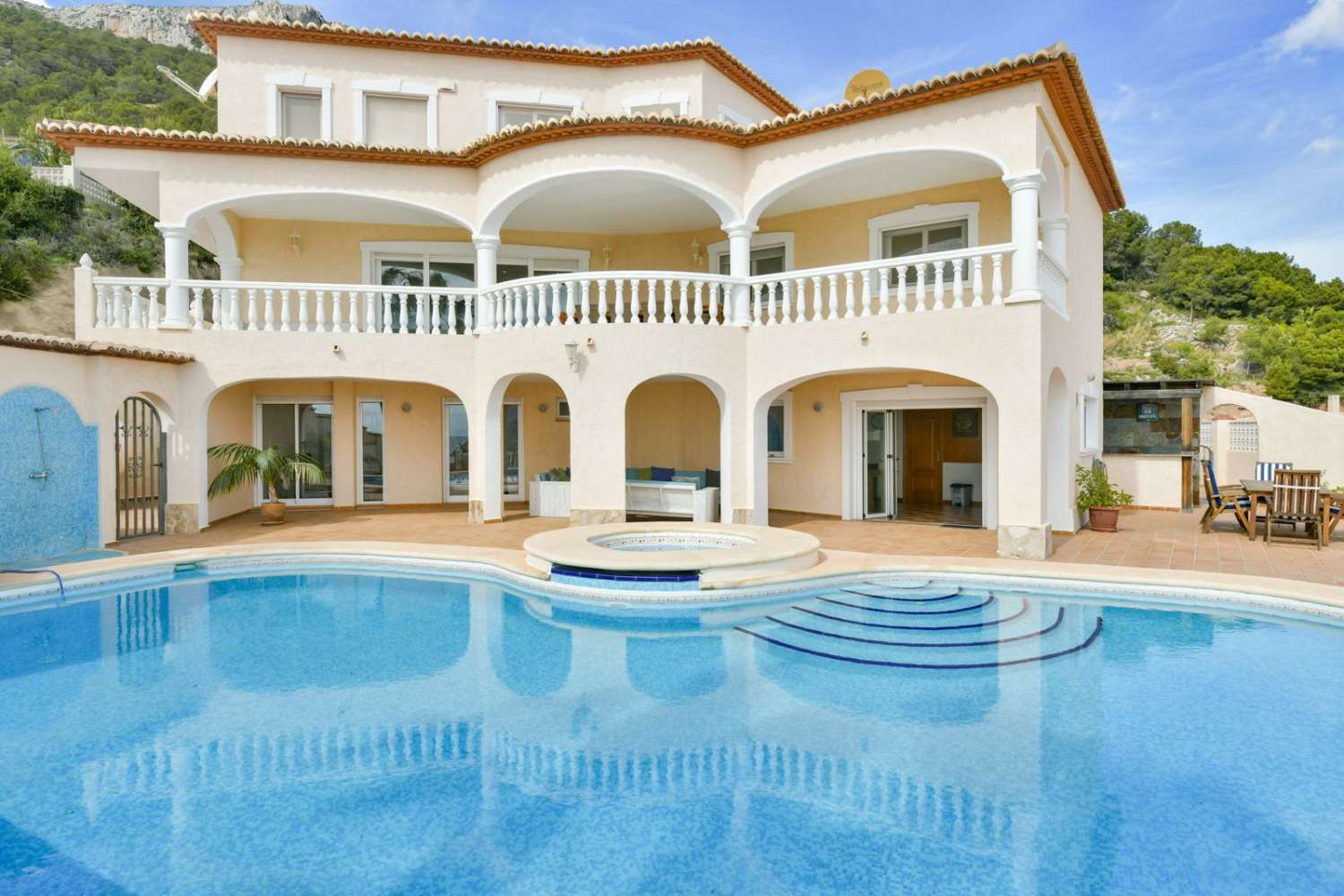 Excellent Villa in the Bay of Calpe with Sea Views