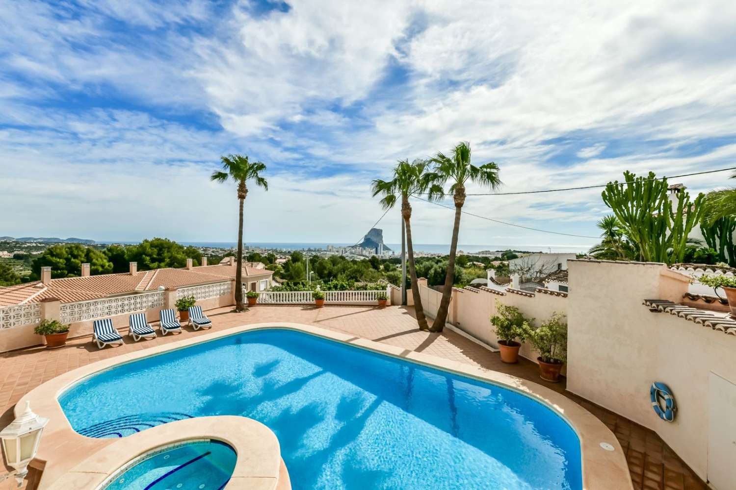 Excellent Villa in the Bay of Calpe with Sea Views