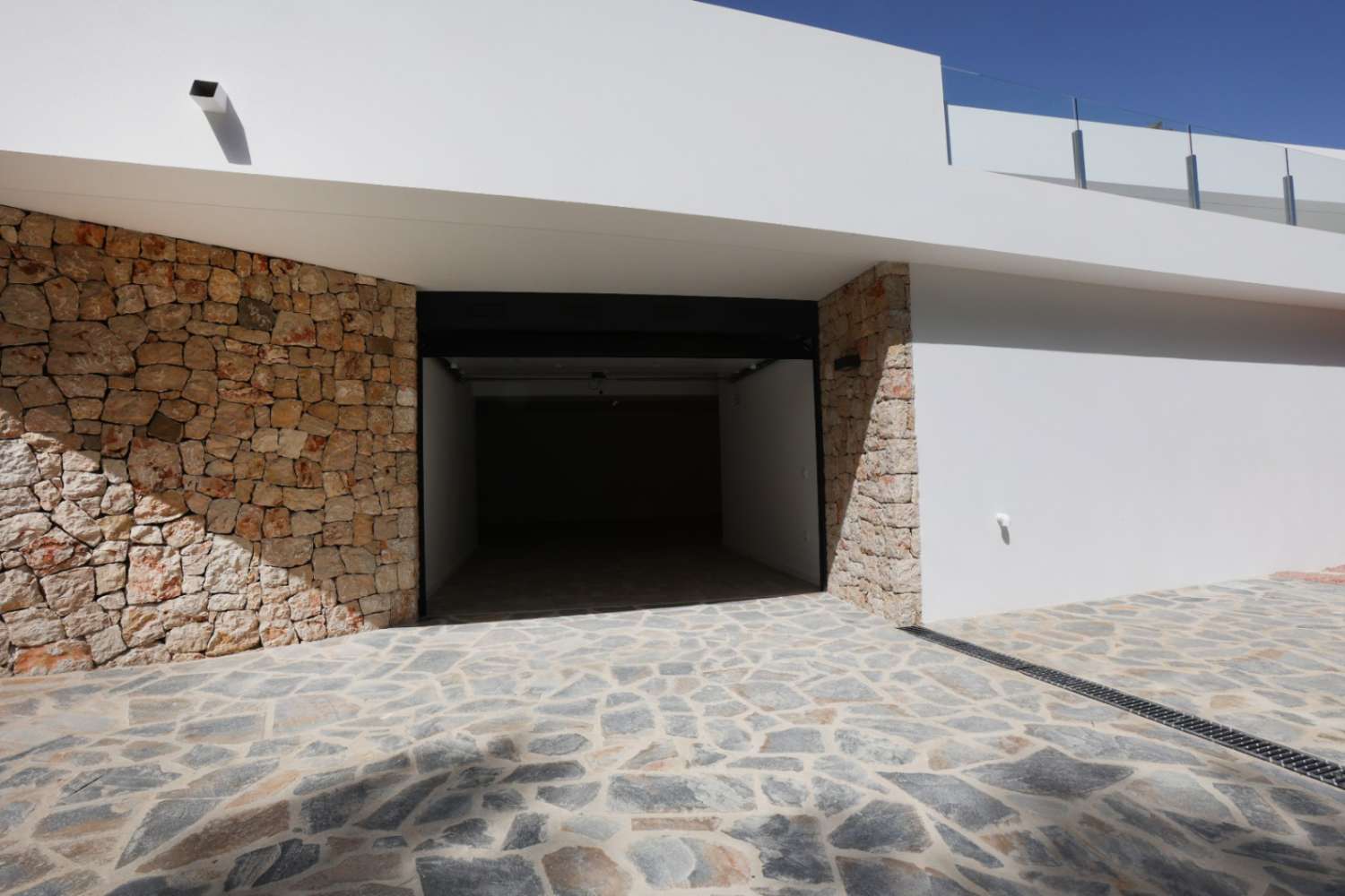 Modern and Sunny Villa in the Coastal Area of Benissa