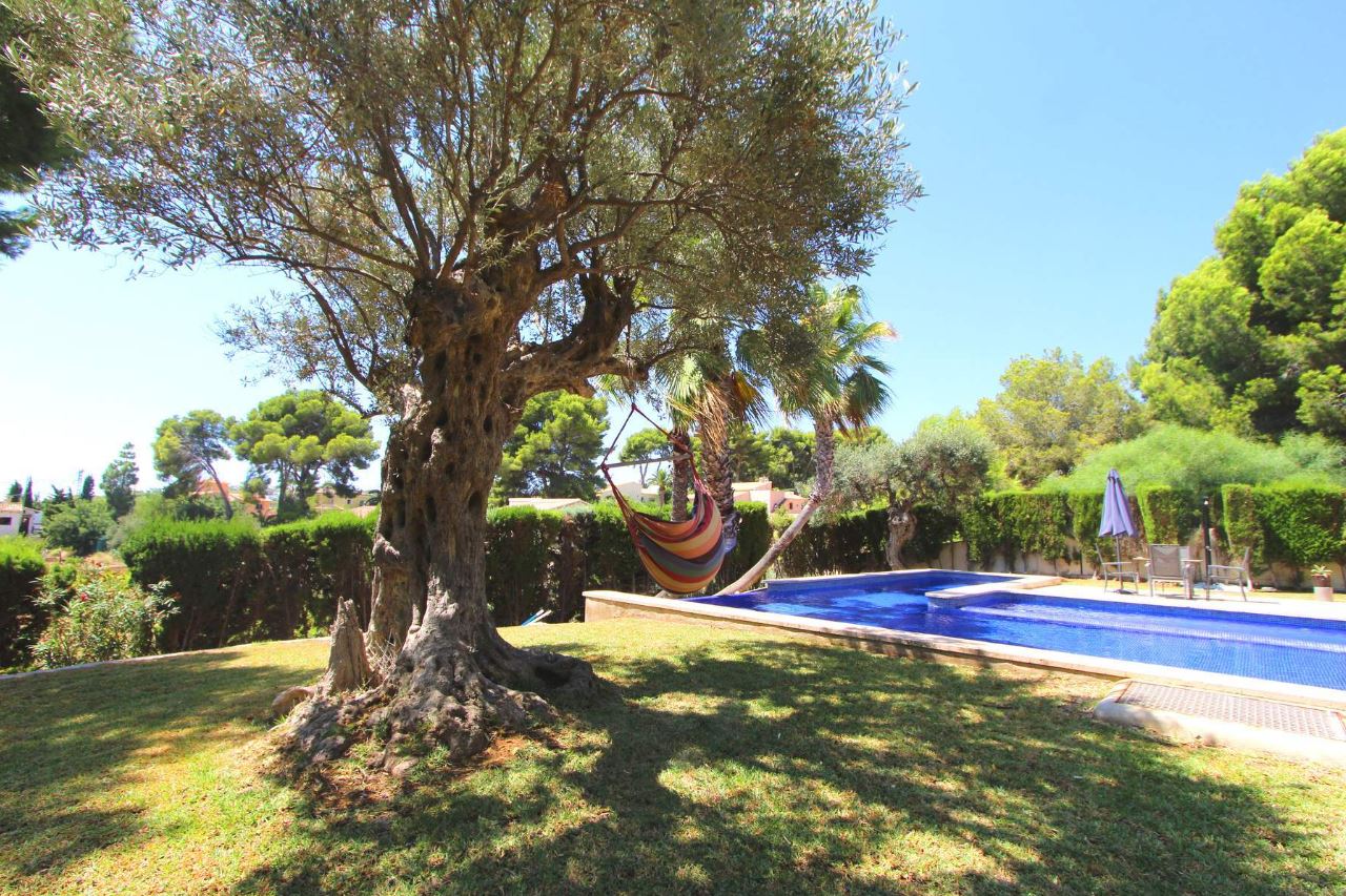 Charming Villa with Pool and Sea Views in Moraira