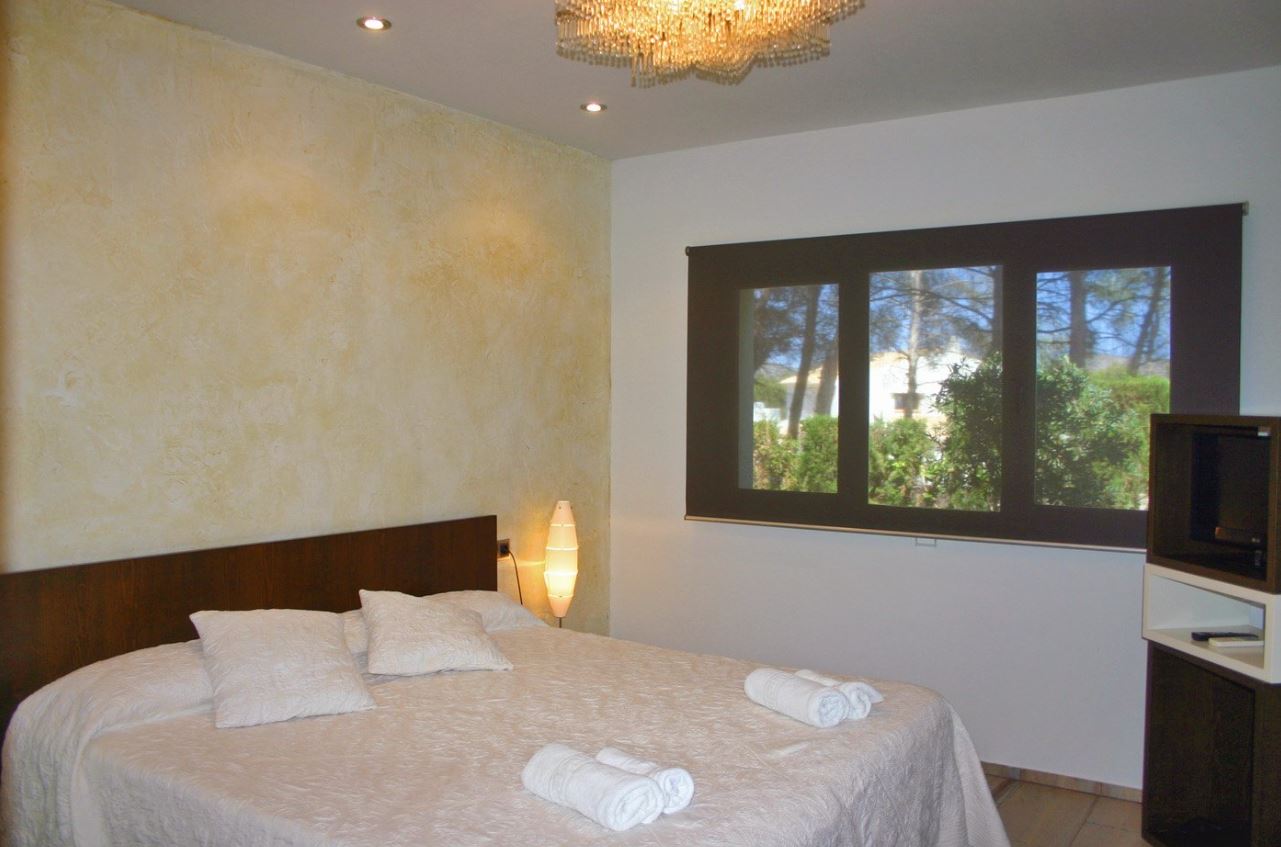 Charming Villa with Pool and Sea Views in Moraira