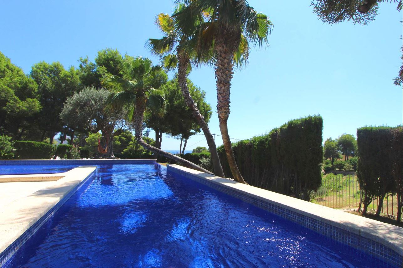 Charming Villa with Pool and Sea Views in Moraira